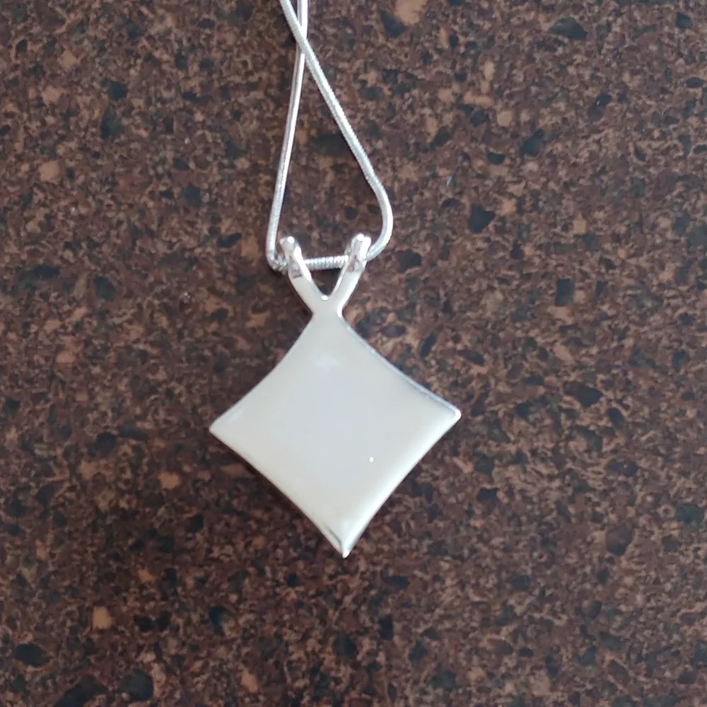Necklaces - Picture 5 of 8